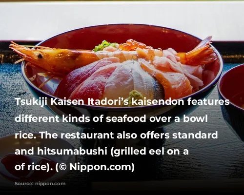 Tsukiji Kaisen Itadori’s kaisendon features seven different kinds of seafood over a bowl of rice. The restaurant also offers standard nigirizushi and hitsumabushi (grilled eel on a bed of rice). (© Nippon.com)