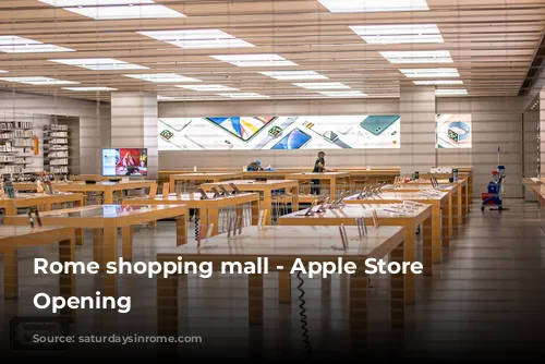 Rome shopping mall - Apple Store Before Opening