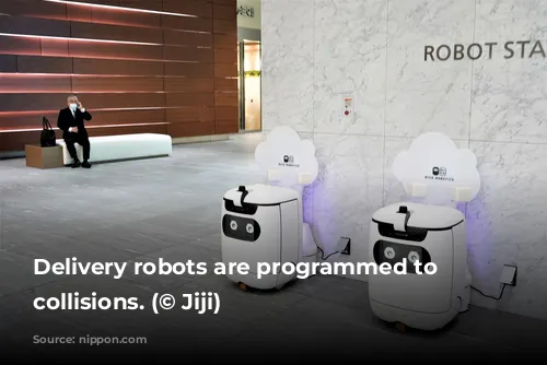 Delivery robots are programmed to avoid collisions. (© Jiji)